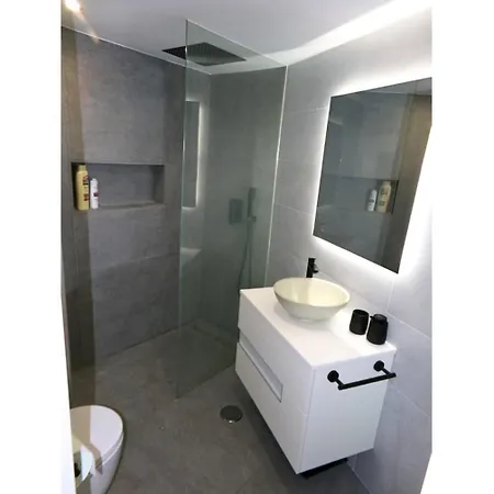 One Bedroom In Апартаменти